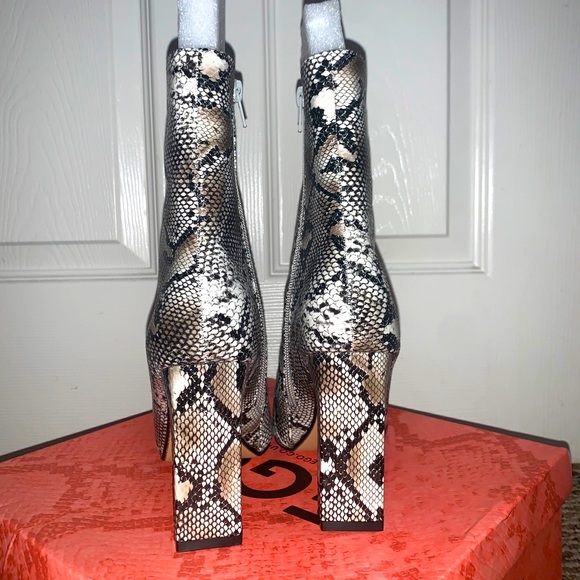 NEVER BEEN WORN Nude Snake Skin Heeled Booties - Picture 4 of 7